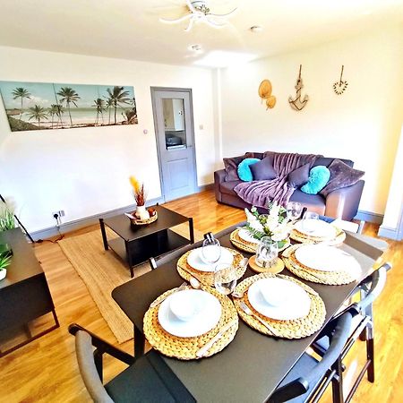 Comfortable 3 Bedrooms Leeds Beach House - Ideal For Family And Contractors - Free Parking For 2 Cars Eksteriør billede