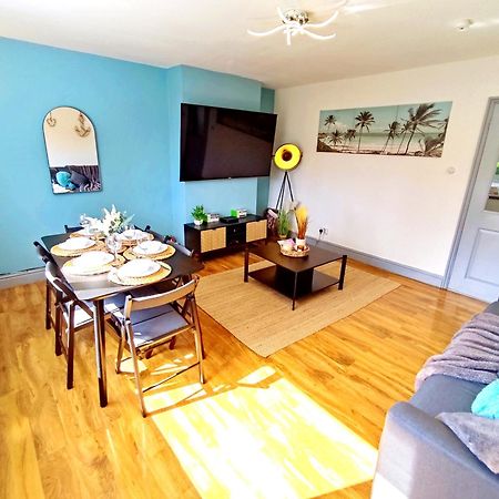 Comfortable 3 Bedrooms Leeds Beach House - Ideal For Family And Contractors - Free Parking For 2 Cars Eksteriør billede