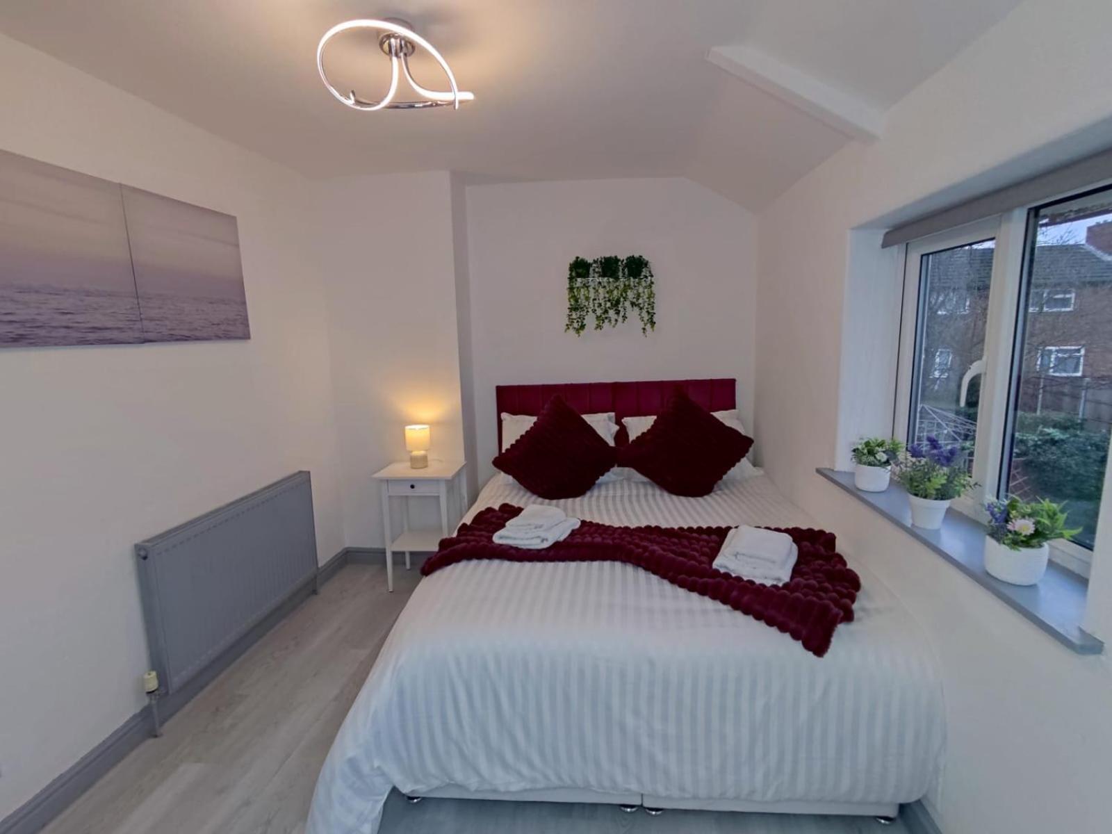 Comfortable 3 Bedrooms Leeds Beach House - Ideal For Family And Contractors - Free Parking For 2 Cars Eksteriør billede
