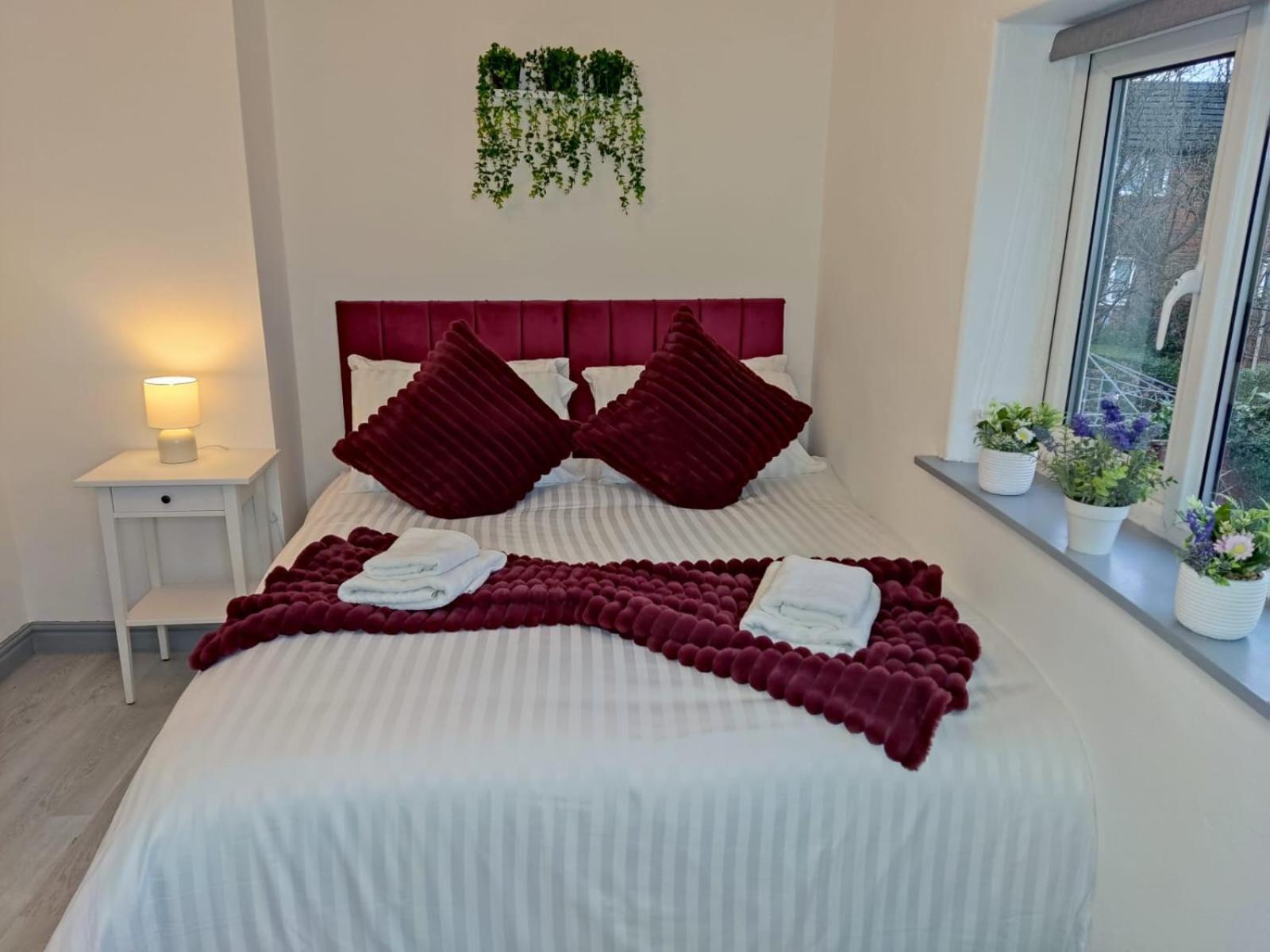 Comfortable 3 Bedrooms Leeds Beach House - Ideal For Family And Contractors - Free Parking For 2 Cars Eksteriør billede