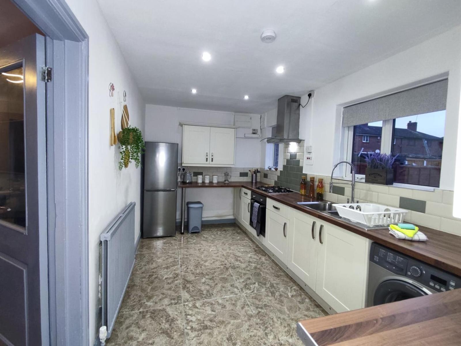 Comfortable 3 Bedrooms Leeds Beach House - Ideal For Family And Contractors - Free Parking For 2 Cars Eksteriør billede