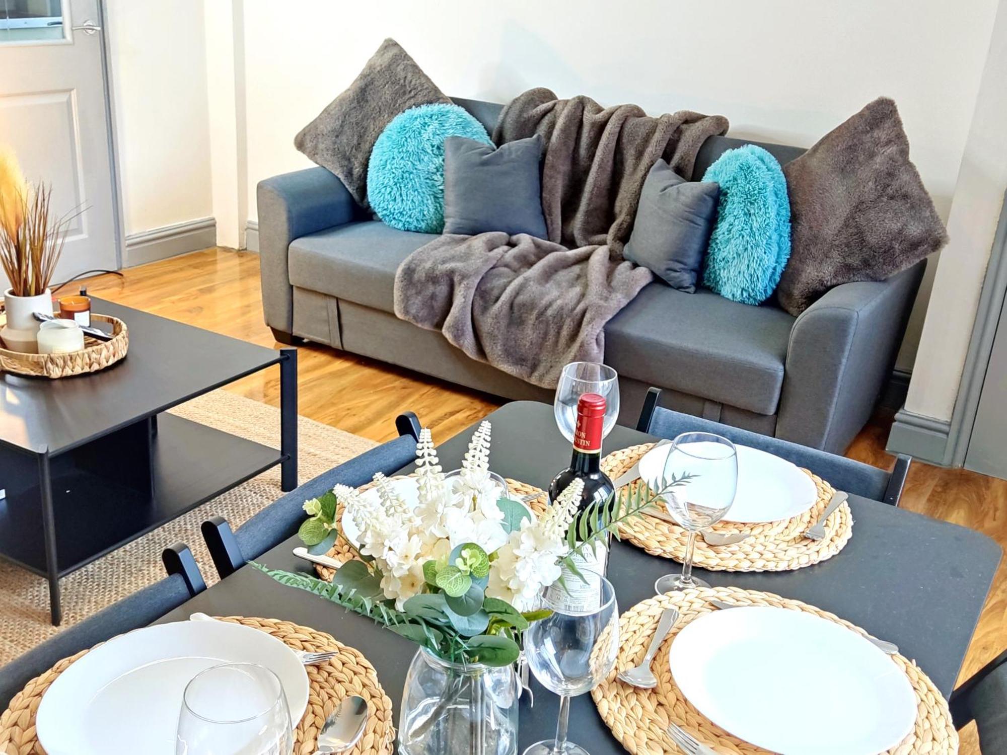 Comfortable 3 Bedrooms Leeds Beach House - Ideal For Family And Contractors - Free Parking For 2 Cars Eksteriør billede