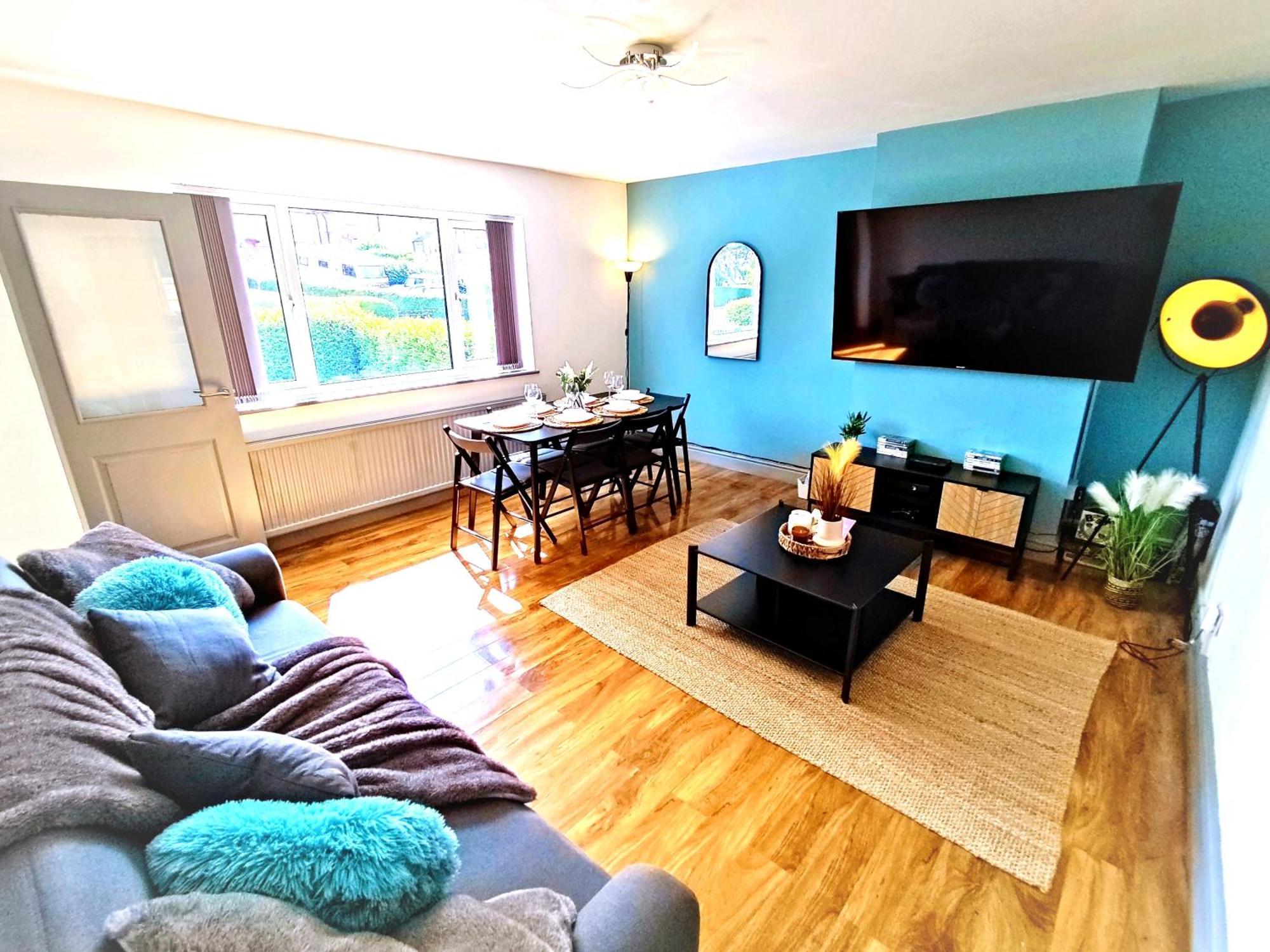 Comfortable 3 Bedrooms Leeds Beach House - Ideal For Family And Contractors - Free Parking For 2 Cars Eksteriør billede