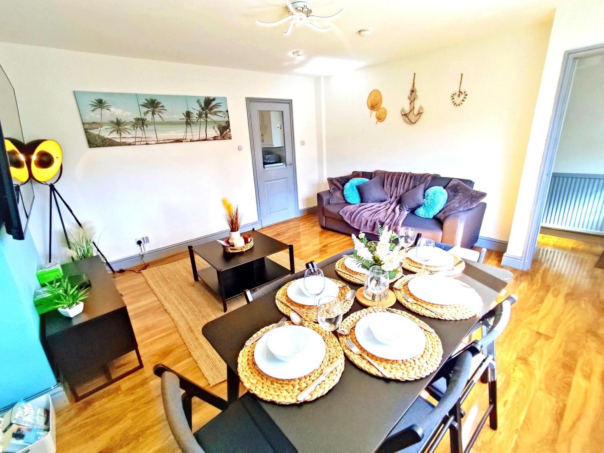 Comfortable 3 Bedrooms Leeds Beach House - Ideal For Family And Contractors - Free Parking For 2 Cars Eksteriør billede