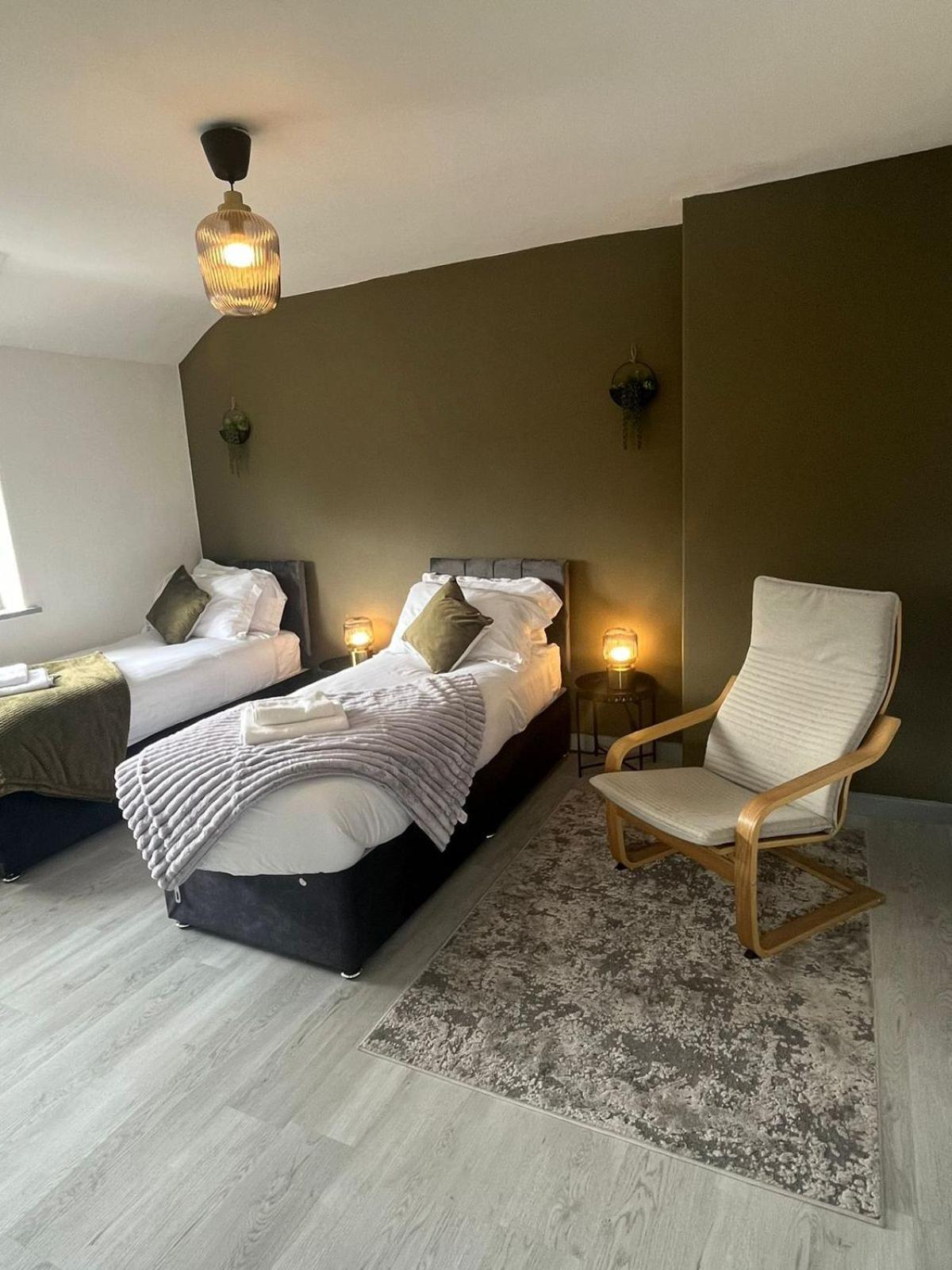 Comfortable 3 Bedrooms Leeds Beach House - Ideal For Family And Contractors - Free Parking For 2 Cars Eksteriør billede