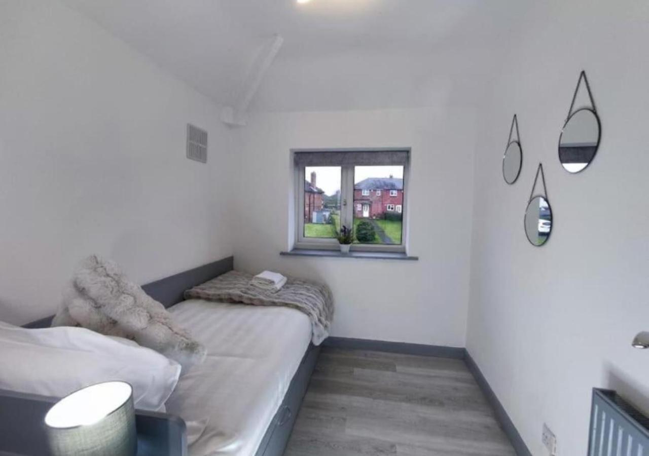 Comfortable 3 Bedrooms Leeds Beach House - Ideal For Family And Contractors - Free Parking For 2 Cars Eksteriør billede