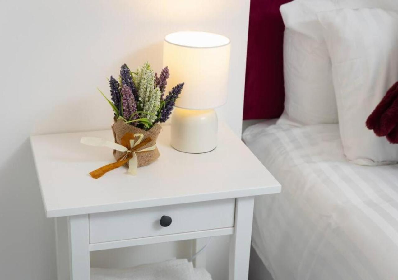 Comfortable 3 Bedrooms Leeds Beach House - Ideal For Family And Contractors - Free Parking For 2 Cars Eksteriør billede