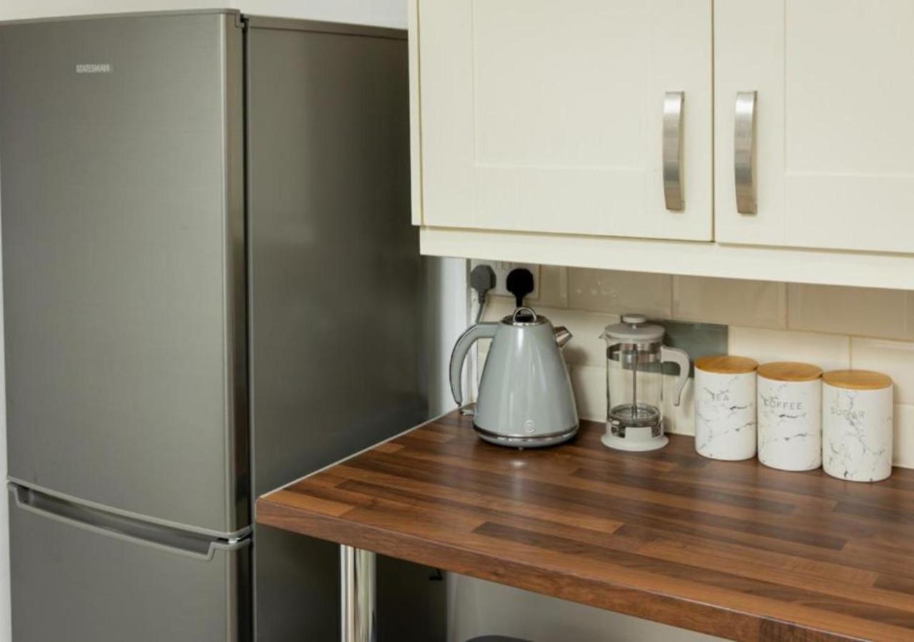 Comfortable 3 Bedrooms Leeds Beach House - Ideal For Family And Contractors - Free Parking For 2 Cars Eksteriør billede