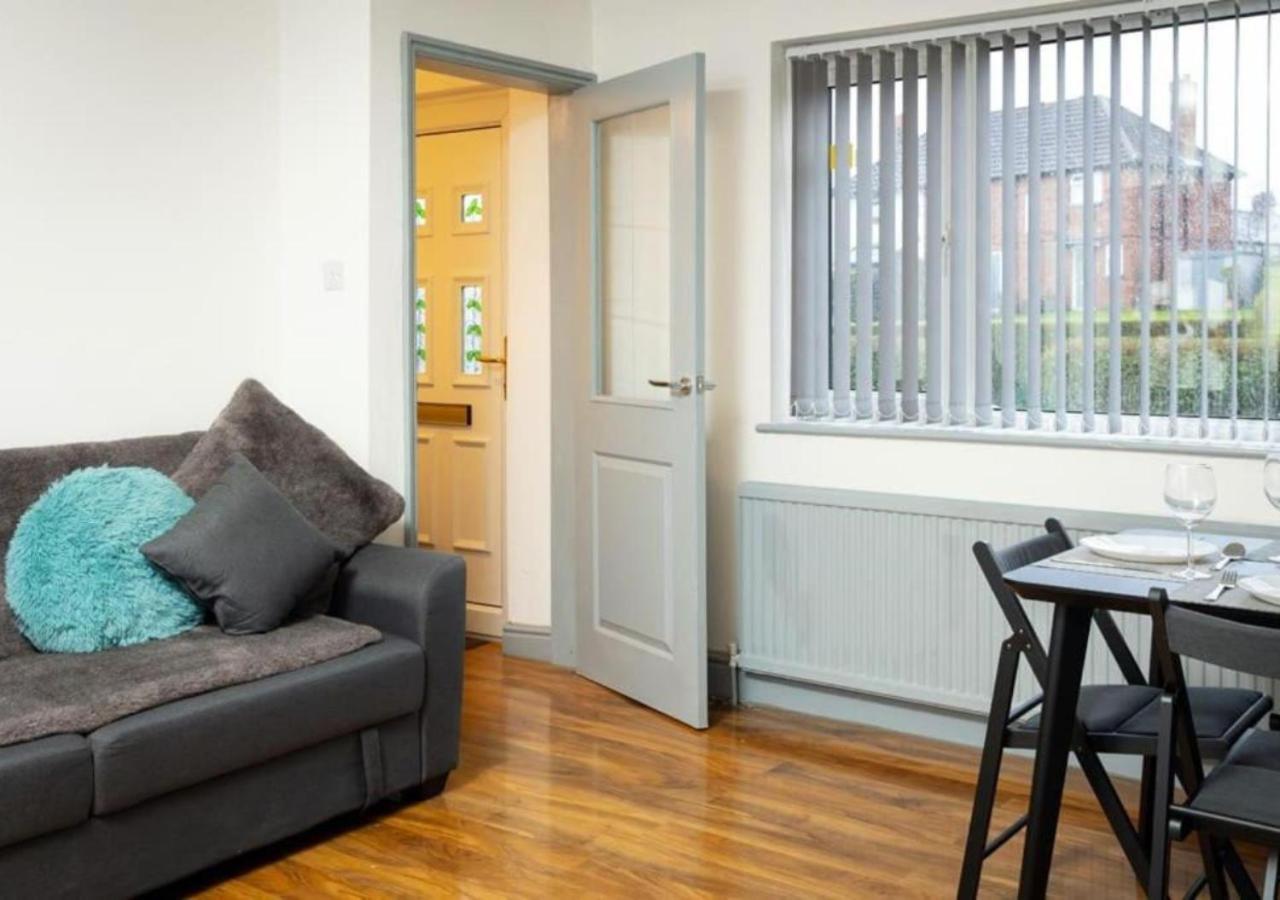 Comfortable 3 Bedrooms Leeds Beach House - Ideal For Family And Contractors - Free Parking For 2 Cars Eksteriør billede