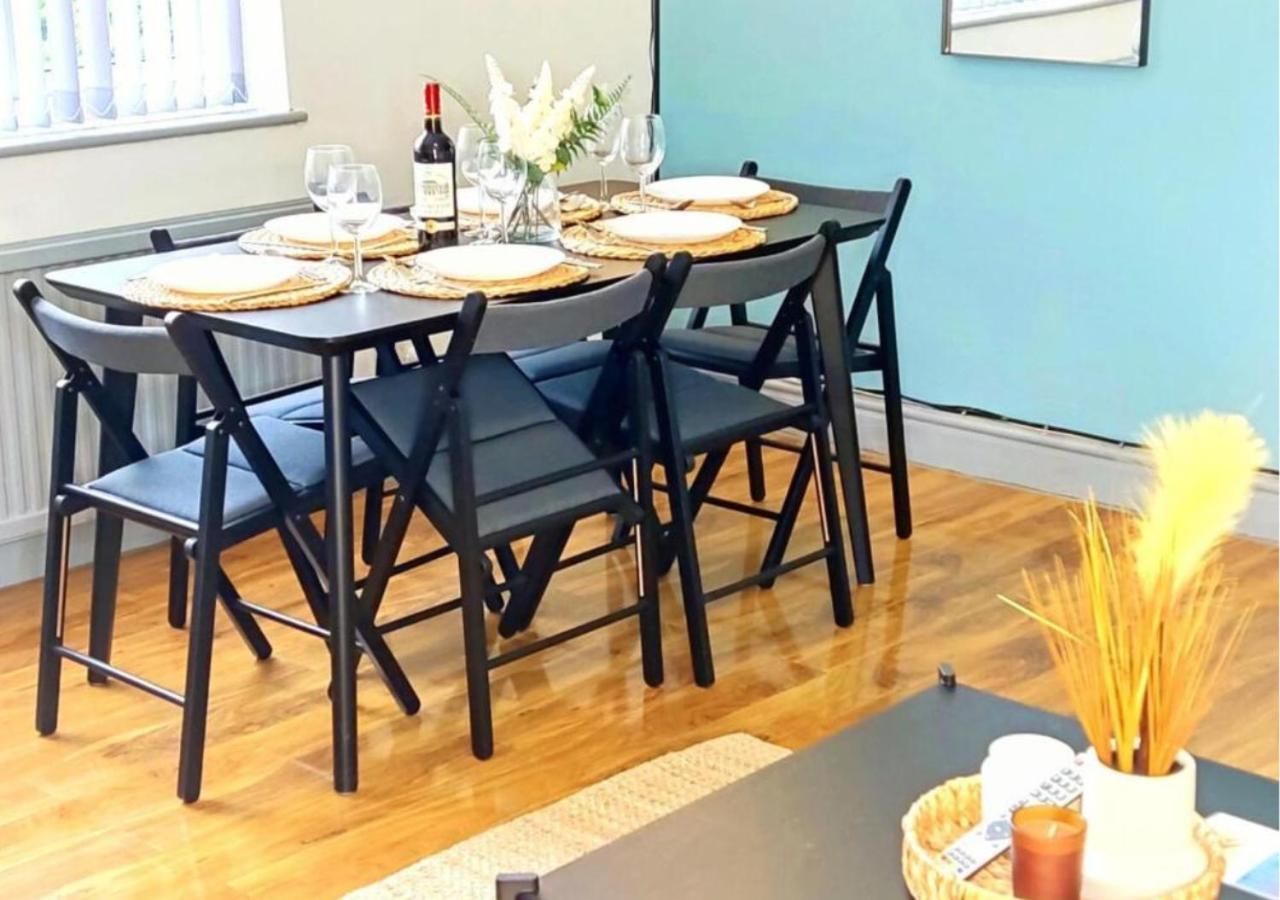 Comfortable 3 Bedrooms Leeds Beach House - Ideal For Family And Contractors - Free Parking For 2 Cars Eksteriør billede