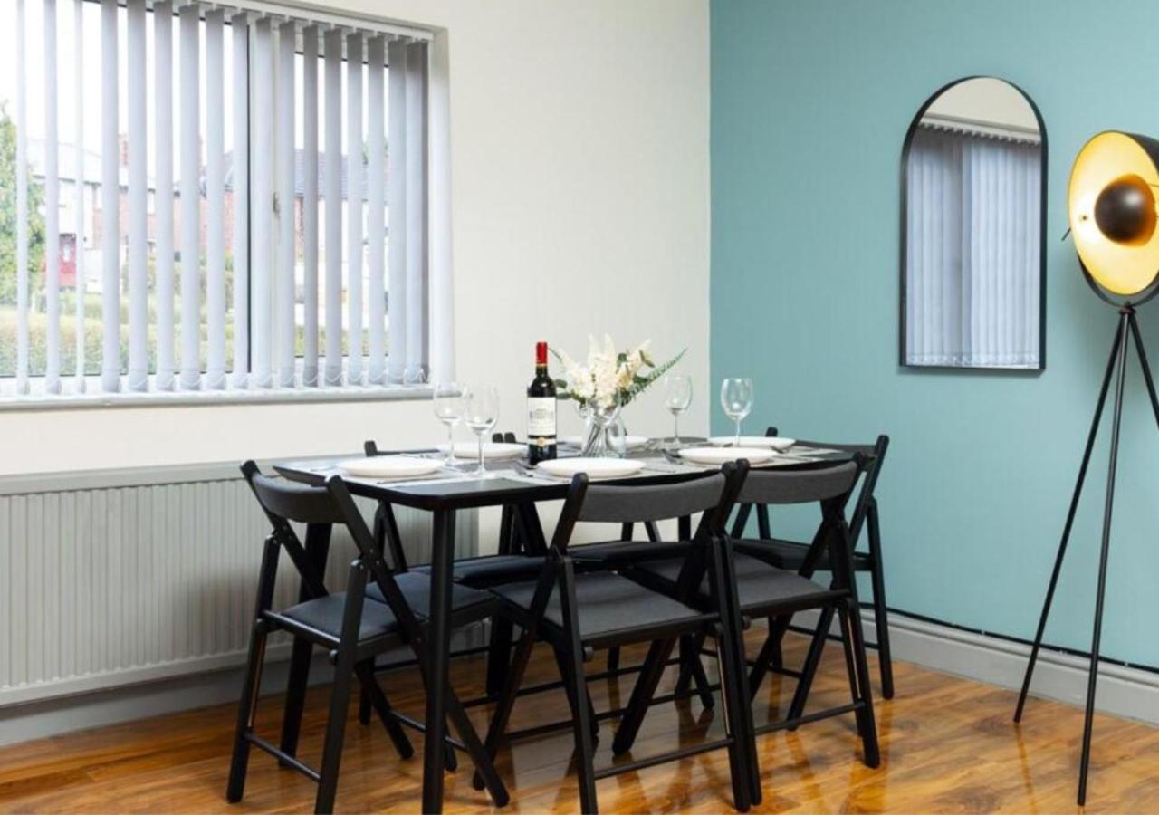 Comfortable 3 Bedrooms Leeds Beach House - Ideal For Family And Contractors - Free Parking For 2 Cars Eksteriør billede